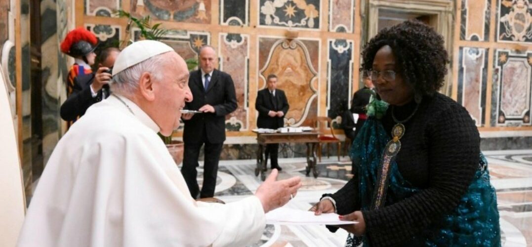 Burundi : Amb. Sendazirasa Annonciata présente ses lettres de créance au Vatican.