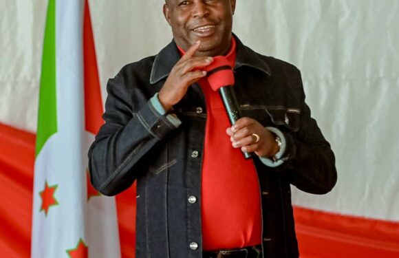 Le Président Ndayishimiye rencontre les cadres de la nouvelle province de Buhumuza