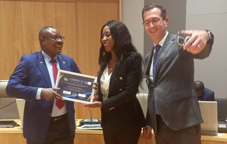 Burundi / Belgique : L’Ambassadeur Ntahiraja Thérence reçoit un prix d’honneur à Bruxelles.