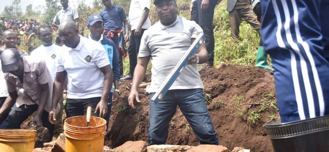 Burundi : Le Chef d’État participe aux TDC sur la colline Gatwaro à Muramvya.