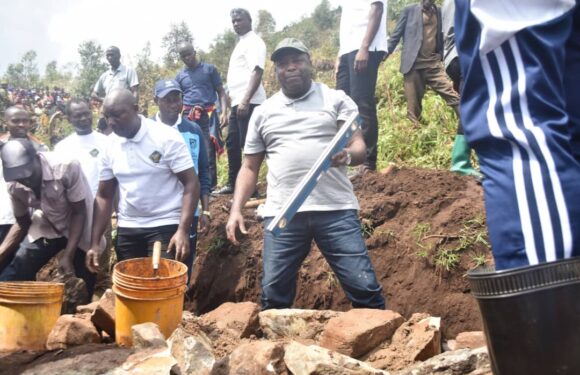 Burundi : Le Chef d’État participe aux TDC sur la colline Gatwaro à Muramvya.