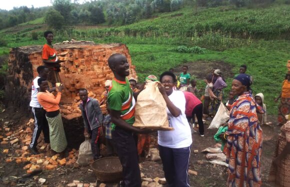 Burundi : Le CNDD-FDD soutient les déplacés par les TDC en zone Mwaro.