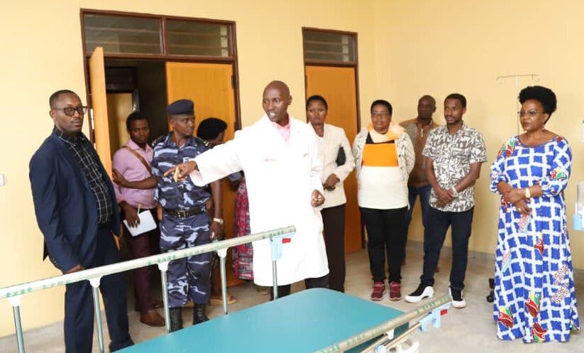 Burundi : Visite parlementaire à l’hôpital communal de Gasorwe à Muyinga.