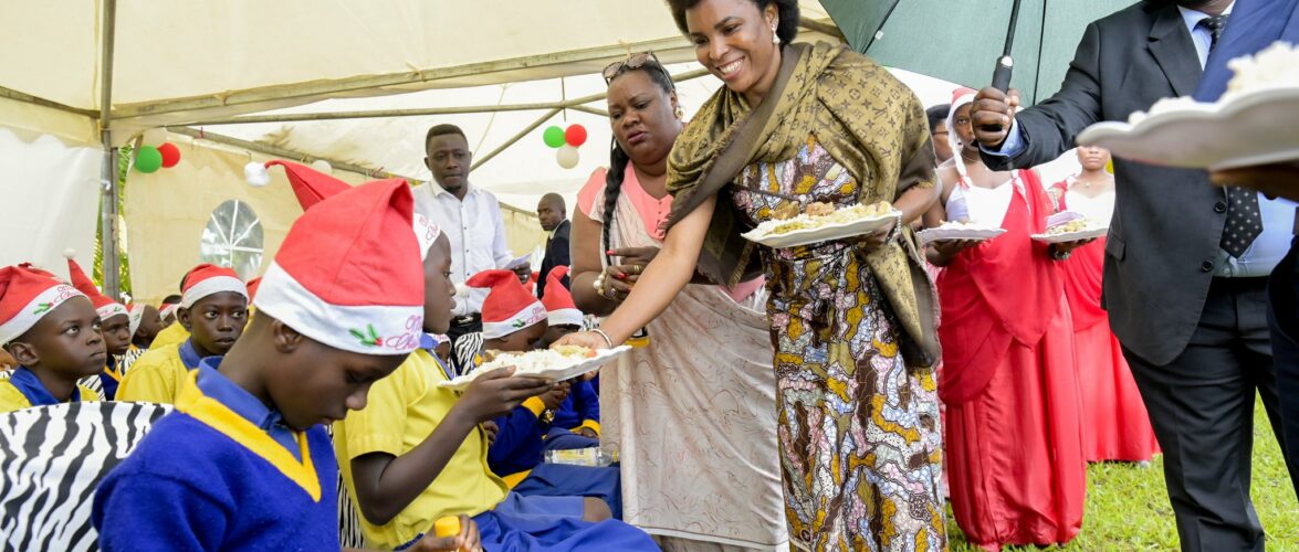 Burundi : La Première Dame célèbre Noël avec les enfants malvoyants à Kabezi.