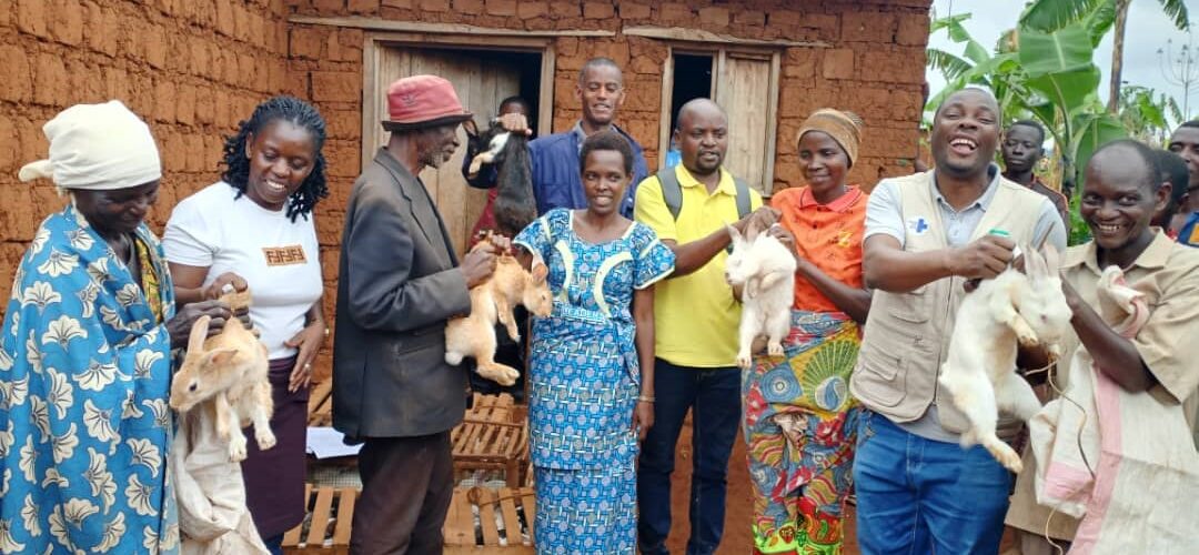 Burundi : RBU2000+ soutient les familles vulnérables de Muyinga.