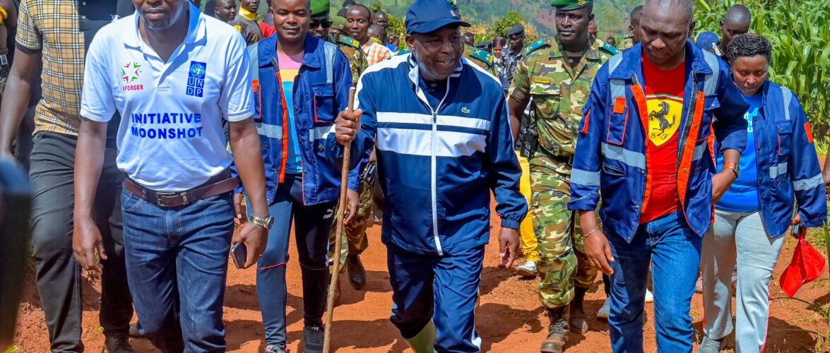 Le Président Évariste Ndayishimiye visite des sites miniers et agricoles pour promouvoir le développement durable au Burundi