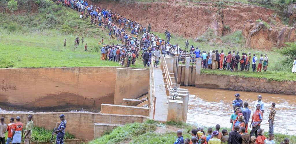 Burundi : Le Président Ndayishimiye visite le barrage de Mubarazi à Muramvya.