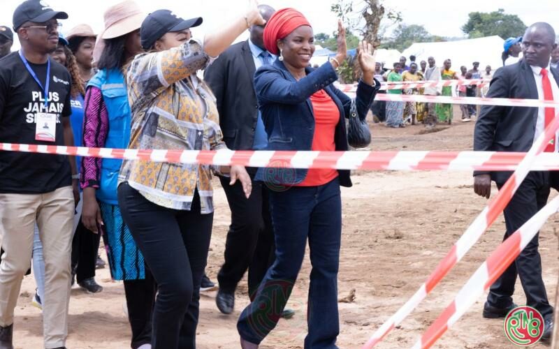 « 𝐋𝐚 𝐠𝐮𝐞𝐫𝐫𝐞 𝐟𝐢𝐧𝐢𝐫𝐚 𝐞𝐭 𝐧𝐨𝐮𝐬 𝐝𝐞𝐯𝐨𝐧𝐬 𝐭𝐨𝐮𝐬 𝐫𝐞𝐧𝐭𝐫𝐞𝐫 𝐜𝐡𝐞𝐳 𝐧𝐨𝐮𝐬 »: 𝐃𝐞𝐧𝐢𝐬𝐞 𝐍𝐲𝐚𝐤𝐞𝐫𝐮 𝐓𝐬𝐡𝐢𝐬𝐞𝐤𝐞𝐝𝐢