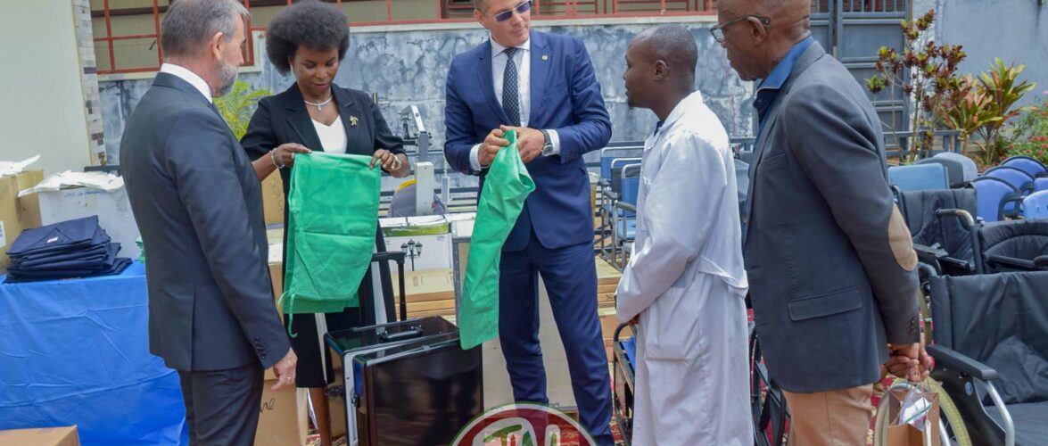 Burundi / Roumanie : La Première Dame reçoit un don médical