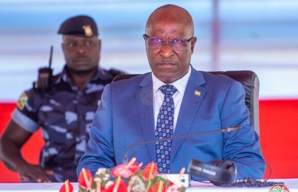 𝐋𝐞𝐬 𝐦𝐞𝐦𝐛𝐫𝐞𝐬 𝐝𝐮 𝐆𝐨𝐮𝐯𝐞𝐫𝐧𝐞𝐦𝐞𝐧𝐭 𝐫𝐞́𝐩𝐨𝐧𝐝𝐞𝐧𝐭 𝐚𝐮𝐱 𝐪𝐮𝐞𝐬𝐭𝐢𝐨𝐧𝐬 𝐝𝐞𝐬 𝐣𝐨𝐮𝐫𝐧𝐚𝐥𝐢𝐬𝐭𝐞𝐬 𝐞𝐭 𝐝𝐞 𝐥𝐚 𝐩𝐨𝐩𝐮𝐥𝐚𝐭𝐢𝐨𝐧