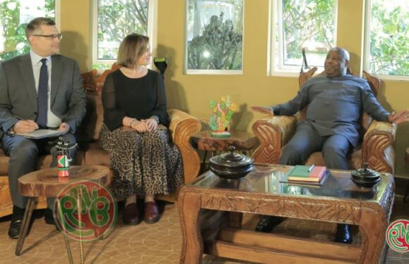 𝐋𝐞 𝐂𝐡𝐞𝐟 𝐝𝐞 𝐥’𝐄́𝐭𝐚𝐭 𝐚𝐜𝐜𝐮𝐞𝐢𝐥𝐥𝐞 𝐝𝐞𝐬 𝐢𝐧𝐯𝐞𝐬𝐭𝐢𝐬𝐬𝐞𝐮𝐫𝐬 𝐚𝐦𝐞́𝐫𝐢𝐜𝐚𝐢𝐧𝐬 𝐬𝐞́𝐝𝐮𝐢𝐭𝐬 𝐩𝐚𝐫 𝐥𝐚 𝐕𝐢𝐬𝐢𝐨𝐧 𝟐𝟎𝟒𝟎-𝟐𝟎𝟔𝟎