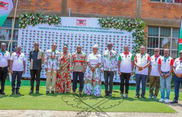 Le Président Ndayishimiye a participé à une conférence organisée dans le cadre de la célébration de 20ans de leadership du CNDD-FDD