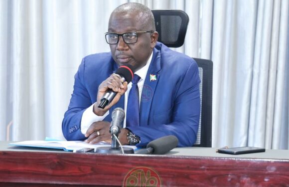 𝐁𝐮𝐣𝐮𝐦𝐛𝐮𝐫𝐚: 𝐫𝐞́𝐮𝐧𝐢𝐨𝐧 𝐬𝐭𝐫𝐚𝐭𝐞́𝐠𝐢𝐞 𝐚𝐯𝐞𝐜 𝐥𝐞𝐬 𝐚𝐝𝐦𝐢𝐧𝐢𝐬𝐭𝐫𝐚𝐭𝐞𝐮𝐫𝐬