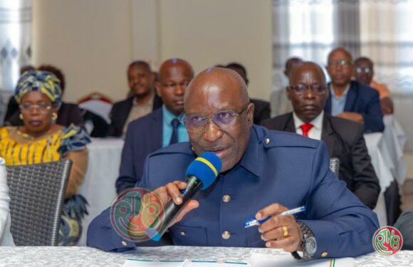 𝗦𝗲́𝗻𝗮𝘁: 𝗚𝗲𝗿𝘃𝗮𝗶𝘀 𝗡𝗱𝗶𝗿𝗮𝗸𝗼𝗯𝘂𝗰𝗮 𝘀𝗼𝗻𝗻𝗲 𝗹𝗮 𝗳𝗶𝗻 𝗱𝗲𝘀 𝗽𝗿𝗶𝘃𝗶𝗹𝗲̀𝗴𝗲𝘀 𝗶𝗻𝗱𝘂𝘀