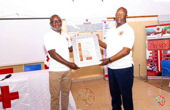 𝐏𝐫𝐞𝐦𝐢𝐞𝐫𝐬 𝐬𝐞𝐜𝐨𝐮𝐫𝐬: 𝐥𝐞 𝐁𝐮𝐫𝐮𝐧𝐝𝐢 𝐞𝐧𝐭𝐫𝐞 𝐝𝐚𝐧𝐬 𝐥’𝐞́𝐥𝐢𝐭𝐞 𝐦𝐨𝐧𝐝𝐢𝐚𝐥𝐞