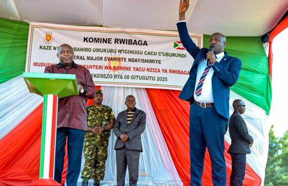 Présentation du nouvel Administrateur communal de Rwibaga par le Chef de l’État, S.E. Évariste Ndayishimiye