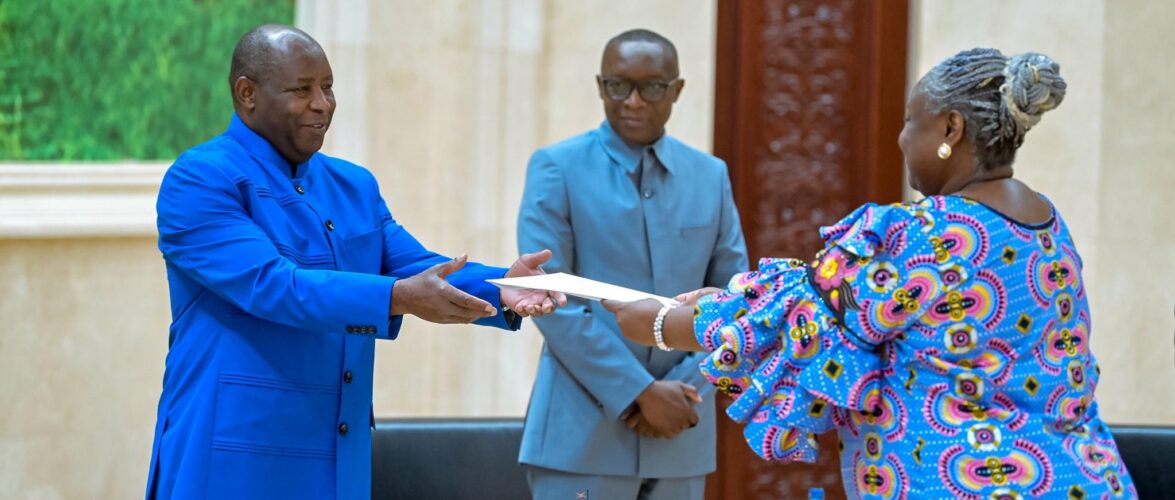 Le Président Ndayishimiye a reçu les lettres de créance de deux nouveaux ambassadeurs