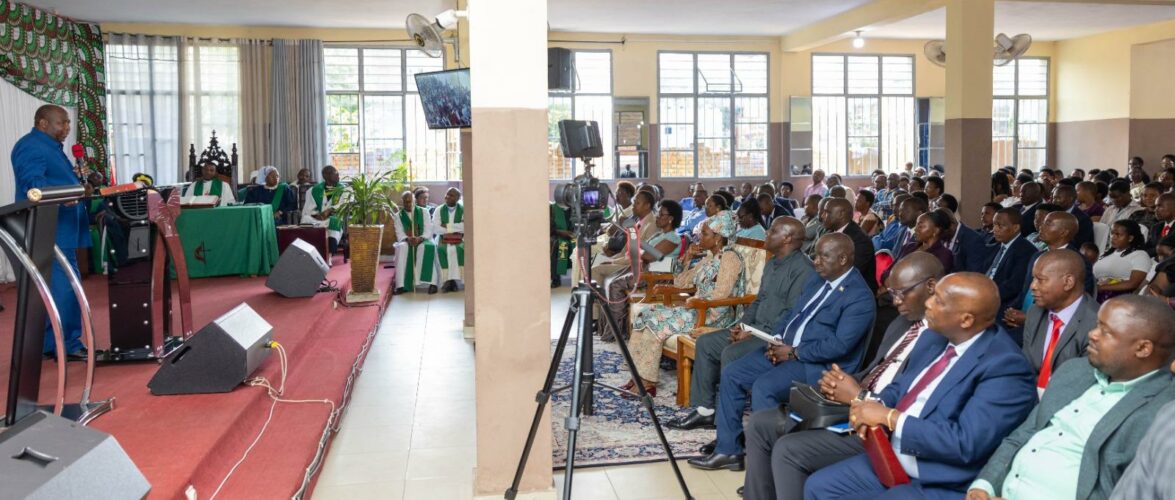 Le Président Ndayishimiye appelle à la foi active et au développement.