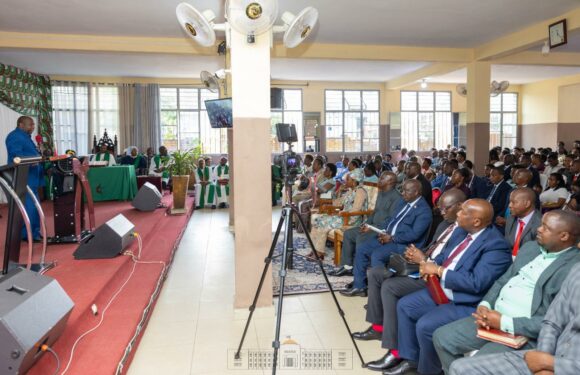 Le Président Ndayishimiye appelle à la foi active et au développement.