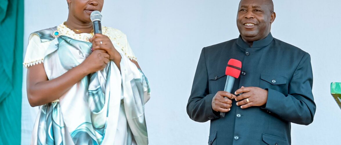 Le Président Ndayishimiye présente la nouvelle Administratrice de Matana