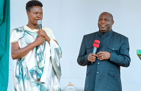 Le Président Ndayishimiye présente la nouvelle Administratrice de Matana