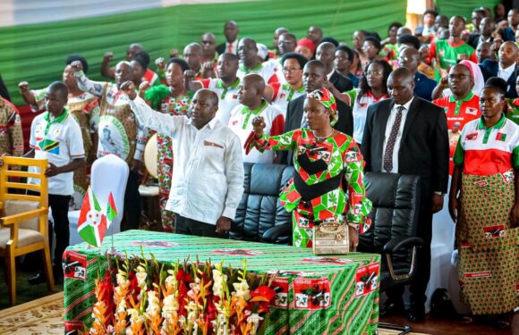 Le Chef de l’État et Président du Conseil des Sages se joint aux Bagumyabanga dans la prière œcuménique mensuelle à Gitega
