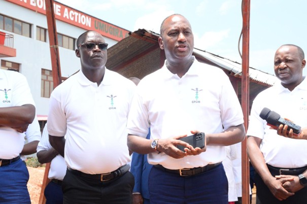 Acte IX: La charité empoisonnée: Comment Hon. Olivier Suguru bâtit son Empire sur la morale achetable