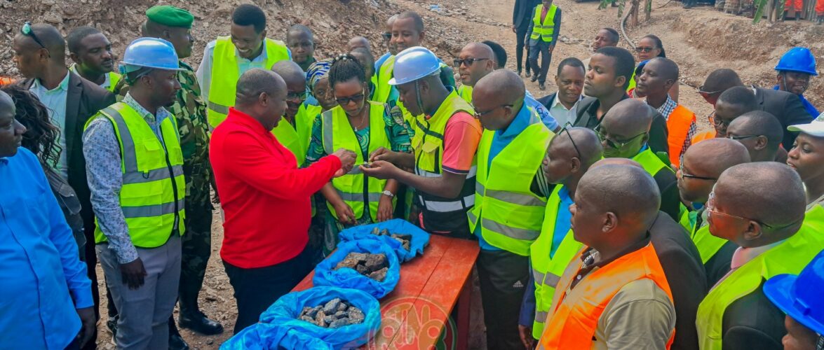 Burundi : Le Président visite à Busoni une coopérative aurifère et la nouvelle mairie