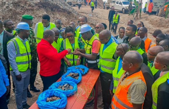 Burundi : Le Président visite à Busoni une coopérative aurifère et la nouvelle mairie