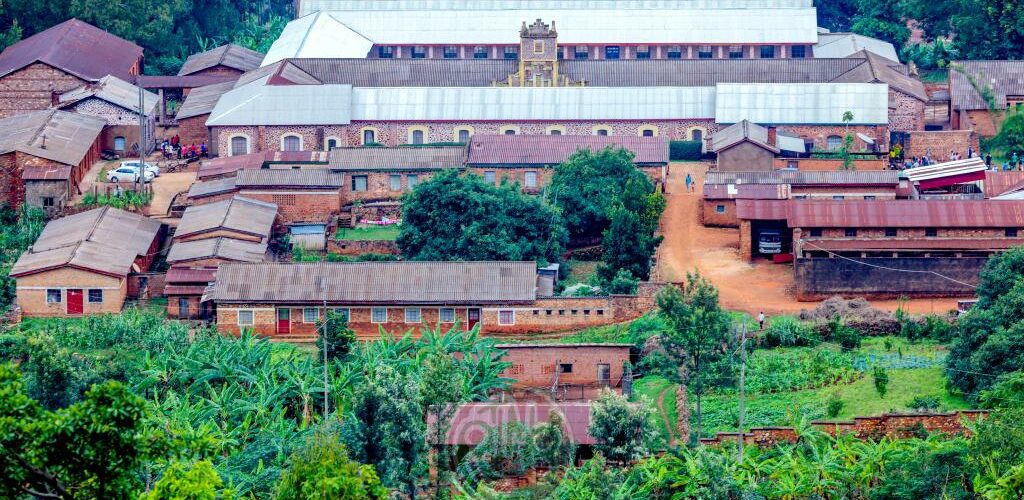 Burundi : Jubilé du Séminaire de Mugera, oubliant génocides cultuel et culturel coloniale