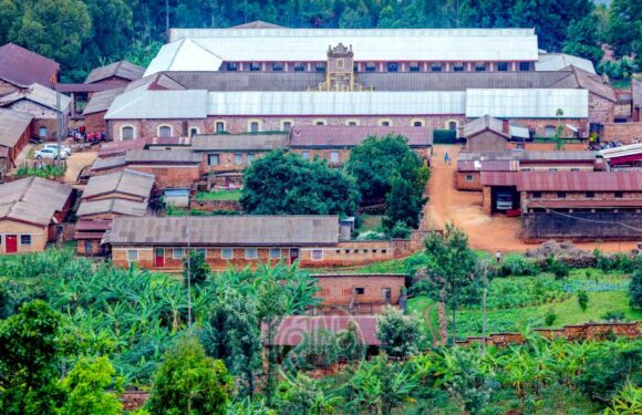 Burundi : Jubilé du Séminaire de Mugera, oubliant génocides cultuel et culturel coloniale