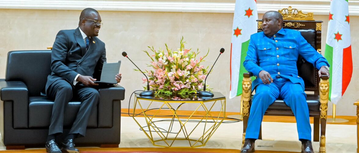Le Président Ndayishimiye et le Directeur Général de l’Africa CDC renforcent les axes prioritaires de la coopération sanitaire Burundi–Afrique