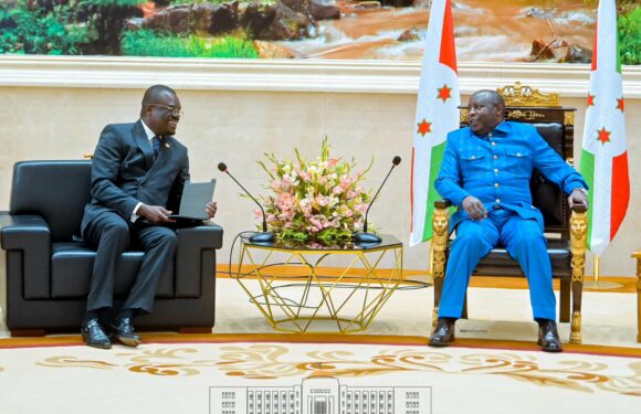 Le Président Ndayishimiye et le Directeur Général de l’Africa CDC renforcent les axes prioritaires de la coopération sanitaire Burundi–Afrique
