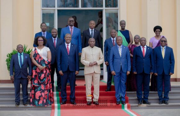Burundi : Photo  du nouveau Gouvernement, Justice et Infrastructures confirmées