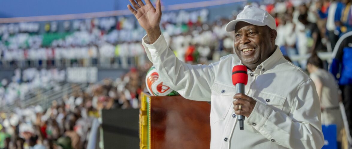 Le Président NDAYISHIMIYE salue la solidarité exemplaire des Burundais à l’origine de la construction du Stade Intwari