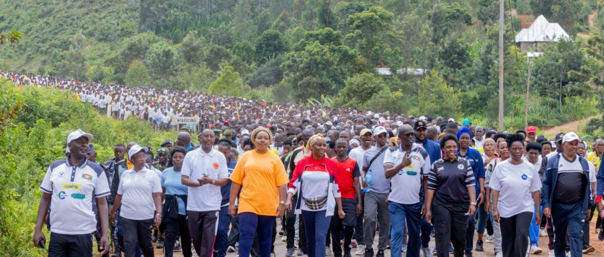 Burundi : Marche communautaire sportive de la Première Dame à Burunga