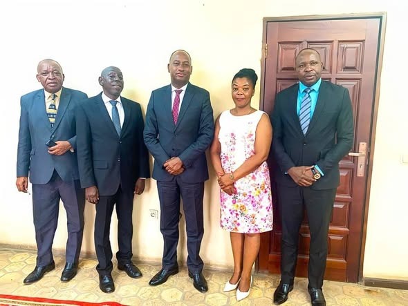 Quand on présente un consultant à soi-même : Olivier Suguru ou l&rsquo;art de la mise en scene médiatique