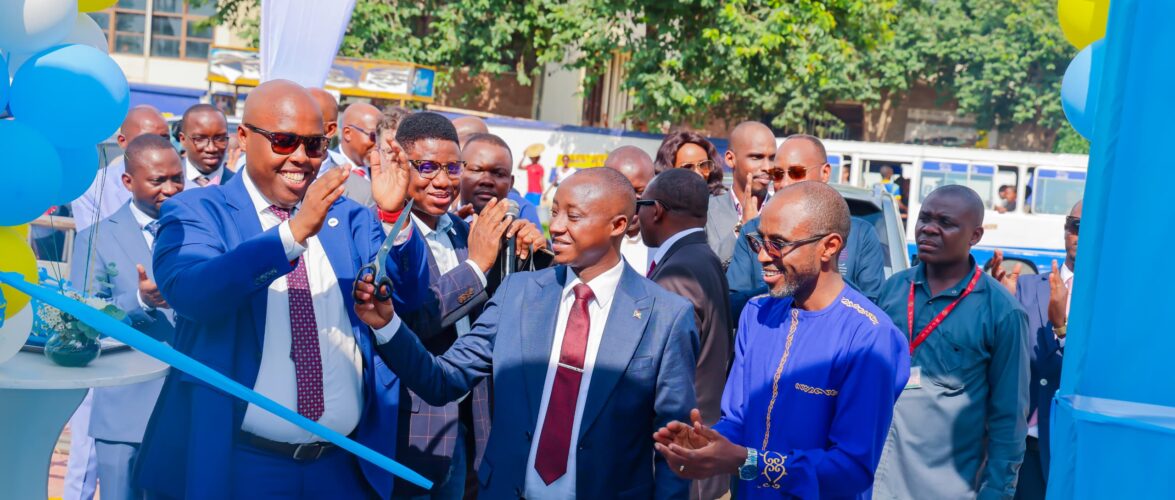 Une première au Burundi : une station solaire pour recharger les voitures électriques entre en service