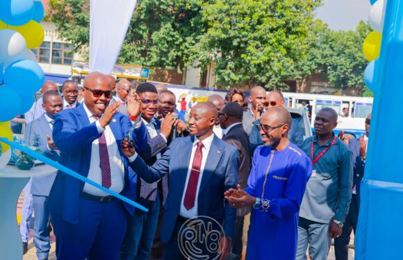 Une première au Burundi : une station solaire pour recharger les voitures électriques entre en service