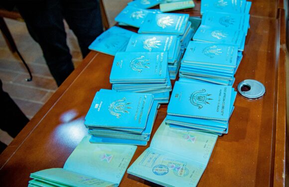 Burundi / Uburundi : Pasiporo zirenga 140 z’Abarundi zatawe mu Buraya, ikimenyetso c’ubwimukira buteye amakenga