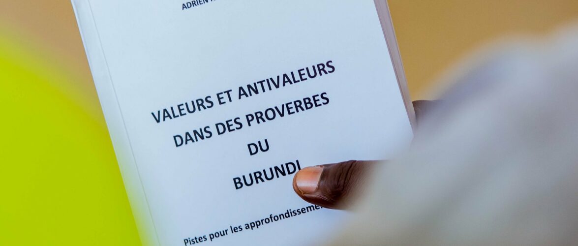 Burundi : Ntabona Adrien publie un ouvrage sur les valeurs dans les proverbes