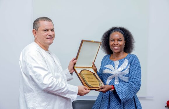 Burundi / Diplomatie – Santé : Fin de mission du Représentant de l’OMS, Dr Xavier Crespin