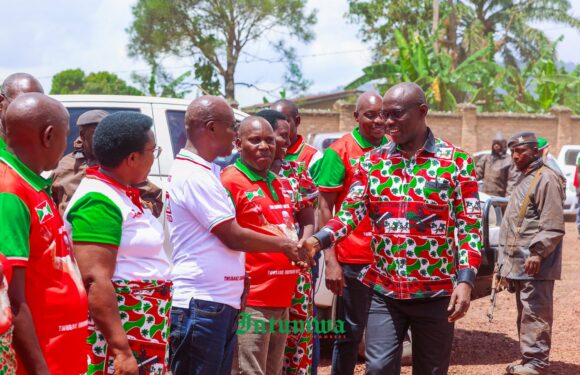 Burundi / Politique : Ndikuriyo Révérien porte à 41 sur 42 le nombre de communes visitées en 2 mois