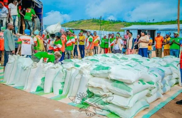 Burundi : Le CNDD-FDD apporte une aide alimentaire aux réfugiés congolais du camp de Busuma
