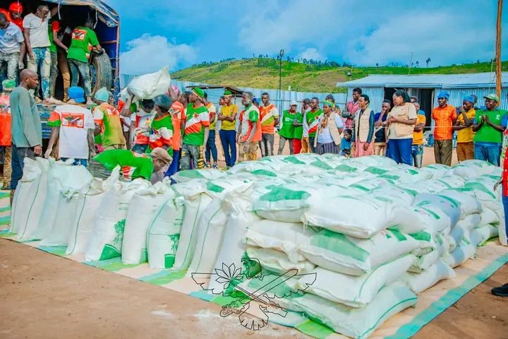 Burundi : Le CNDD-FDD apporte une aide alimentaire aux réfugiés congolais du camp de Busuma