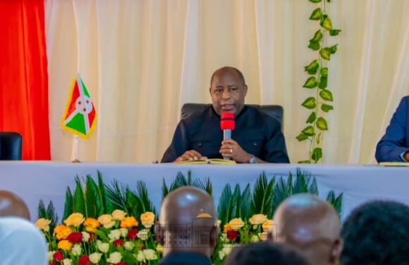 Butanyerera : Le Président Evariste Ndayishimiye appelle les administratifs à s’approprier les indicateurs de la Vision Burundi 2040-2060