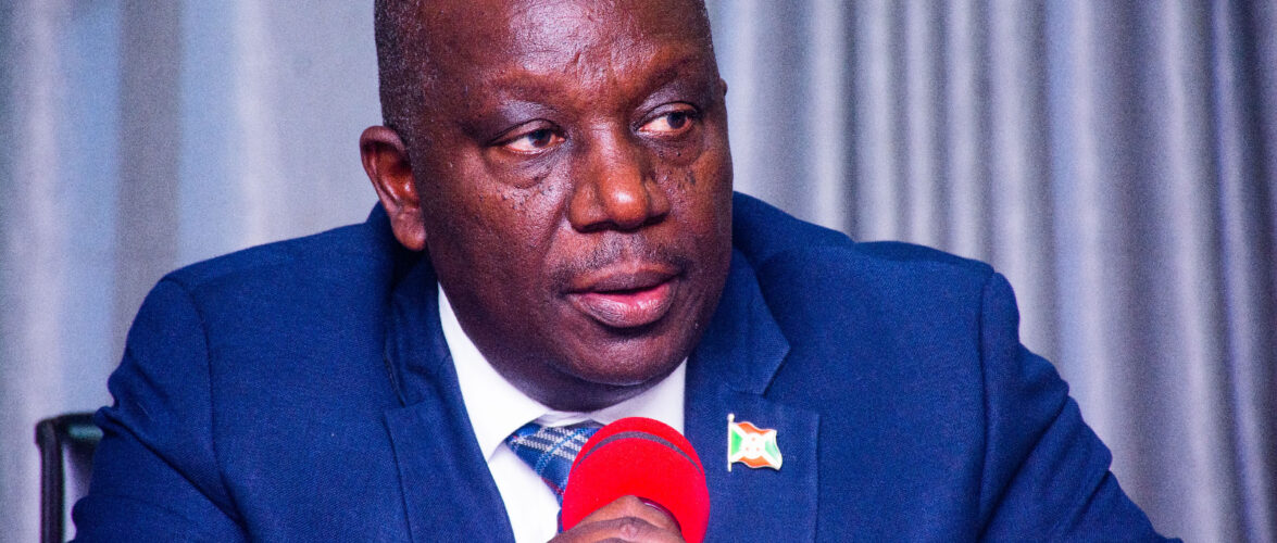 Burundi , Uburundi / Bujumbura : Buramatari yakoranye inama n’abajejwe komine Mukaza ku mutekano n’iterambere