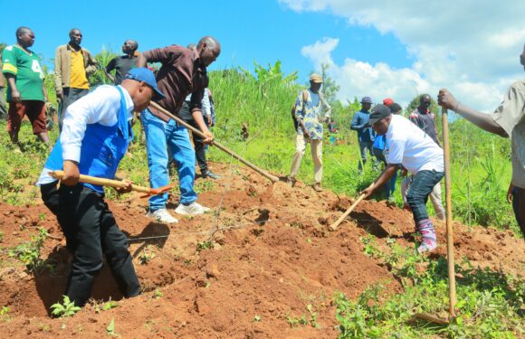 Burundi  : Lancement des fossés antiérosifs à Muramvya – projet PAGRIS