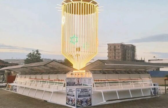 Burundi : Une place touristique connectée avec un Tambour – Ingoma – lumineux à Gitega