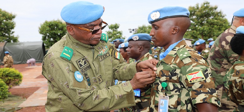Les casques bleus burundais de la MINUSCA décorés pour leur contribution à la paix en RCA